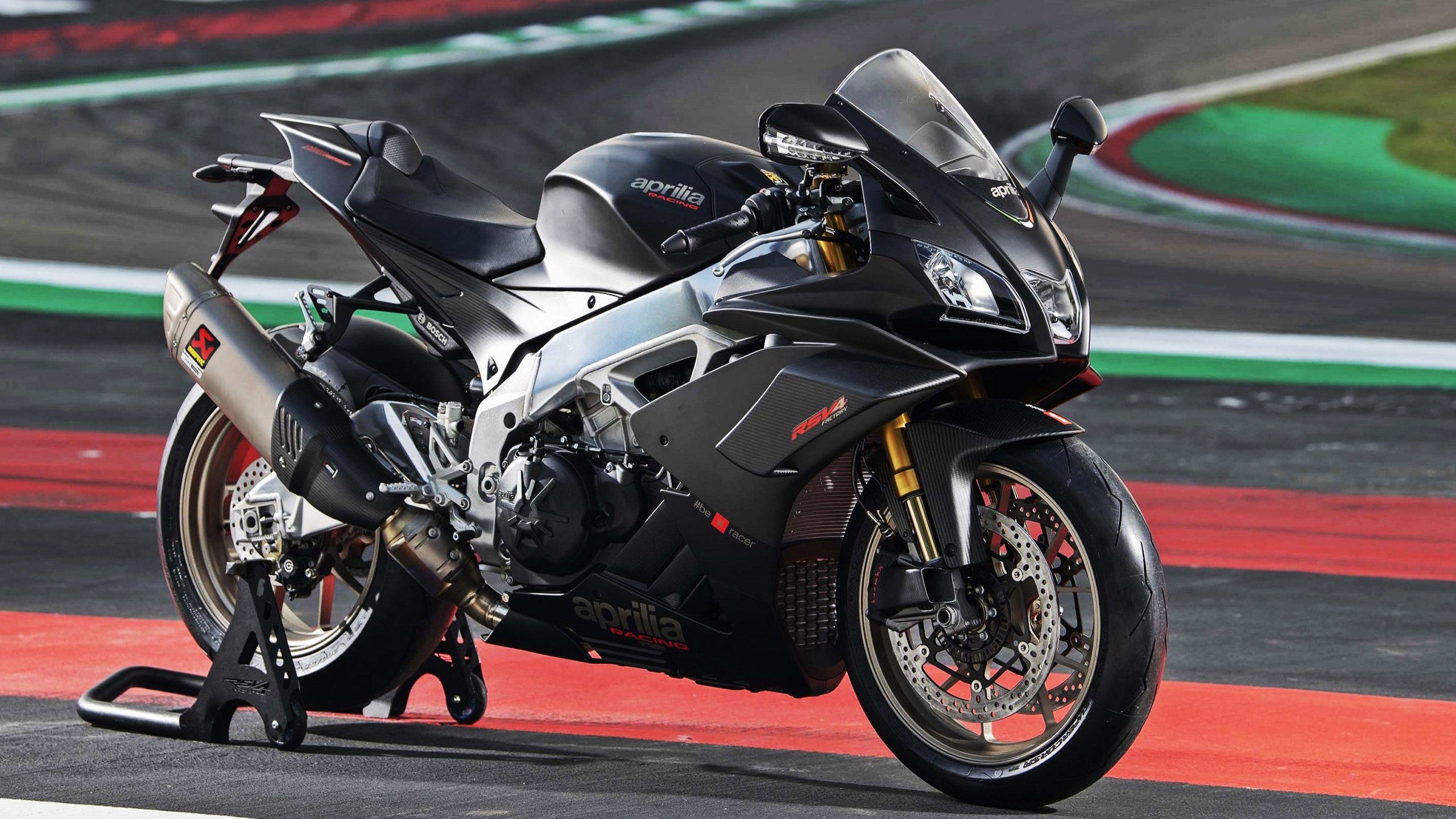 中国男篮强化篮板控制争抢第二落点,中国男篮又一巨无霸